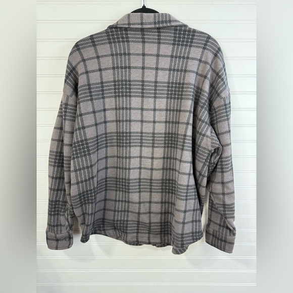Victoria’s Secret PINK women’s gray and black plaid shacket shirt. Size S - Picture 2 of 6